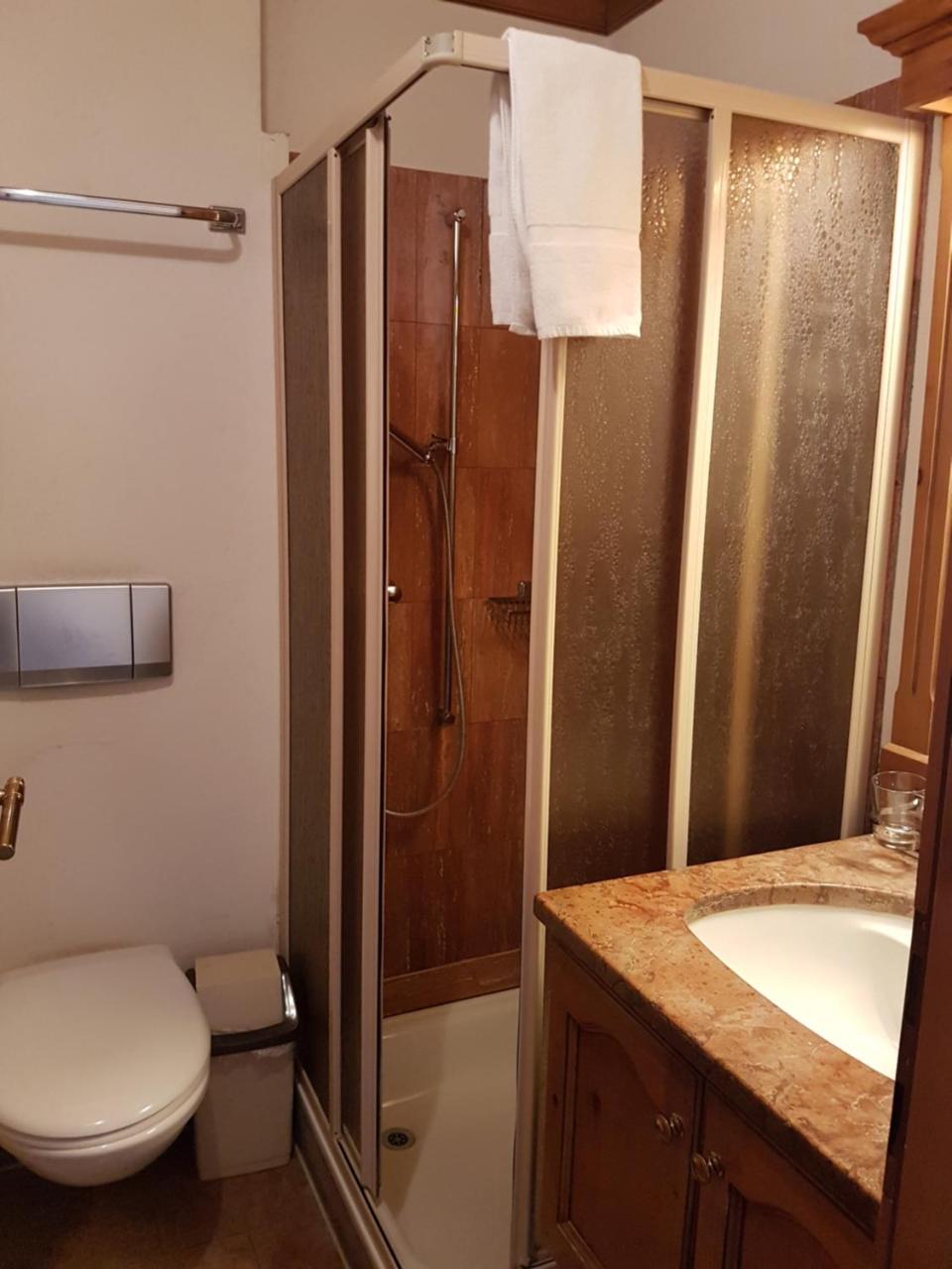 Hotel Zum Kreuz Suhr Εξωτερικό φωτογραφία